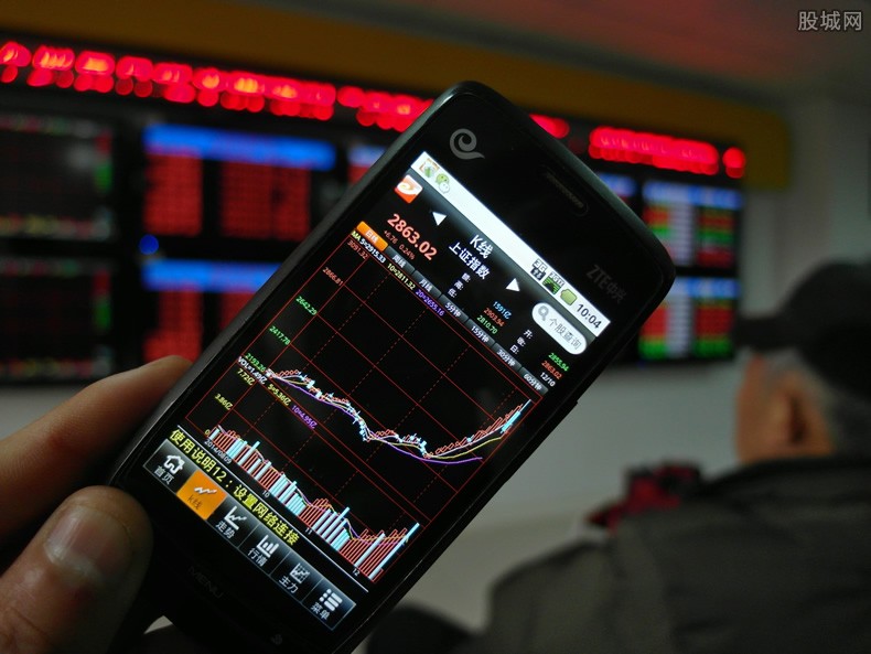 特朗普宣布黄金免征关税 金价创三个月最大单日跌幅