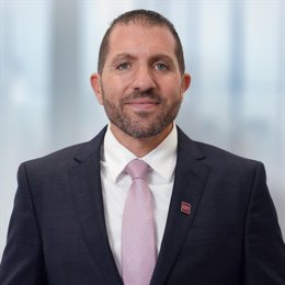 公募基金最新十大重仓股分析：前三大重仓股均被减持，银行和券商股获增持